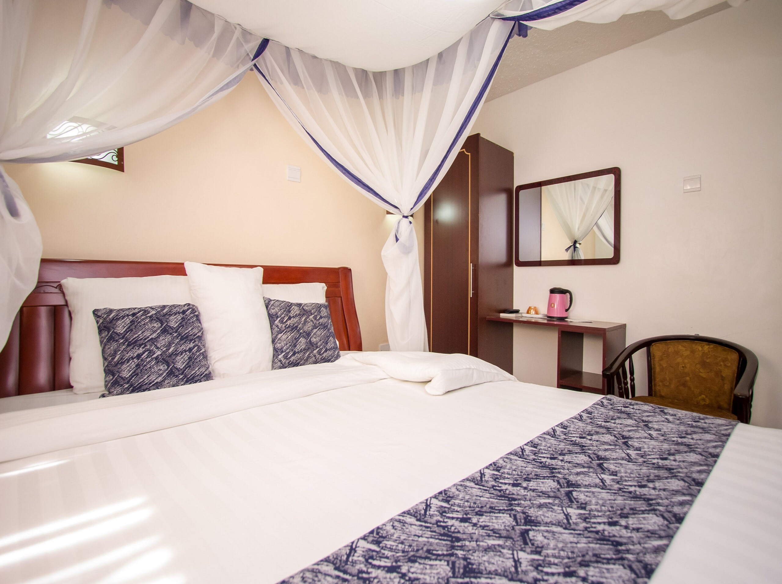 Deluxe (Big bed & medium bed)