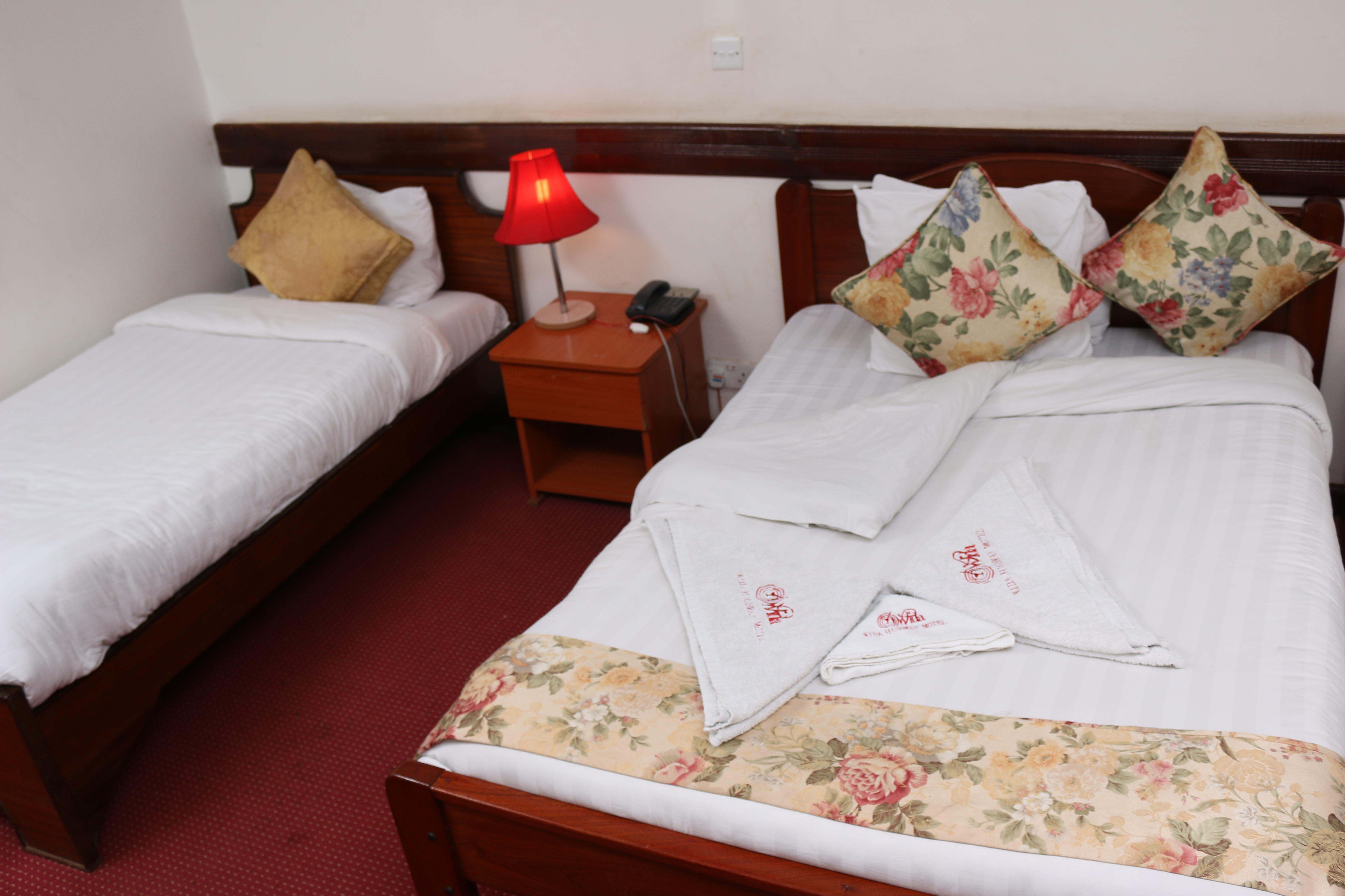 Deluxe (2 medium beds)